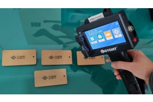 handheld inkjet printer on paper card